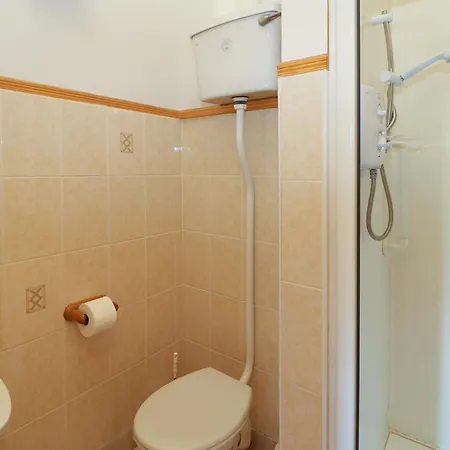 Semesterbostad Rose *